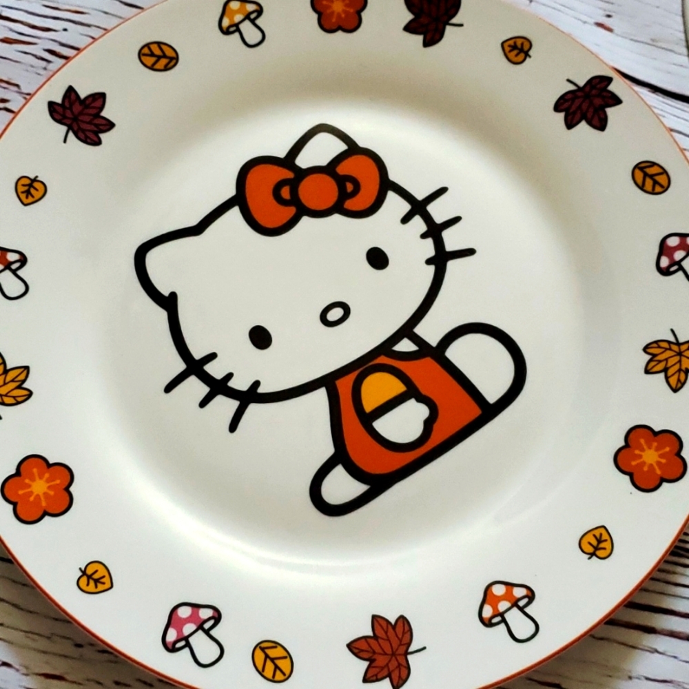 🆕️ SANRIO HELLO KITTY FALL PLATES (2 PACK)